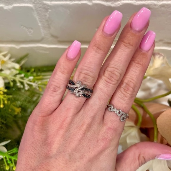 Vintage Blue and White Diamond Crossover style ring. Solid 925 Sterling Silver. - Picture 9 of 15